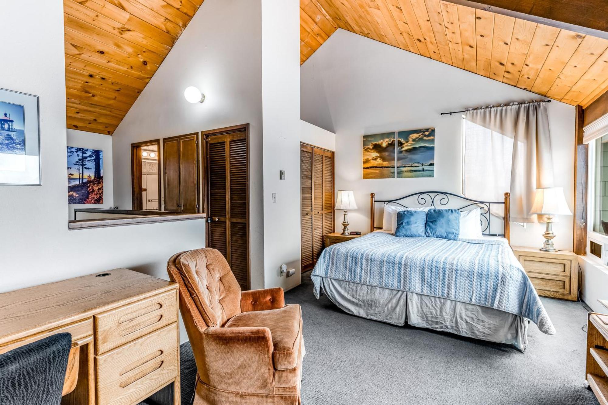 The Embarcadero Condos Newport Room photo