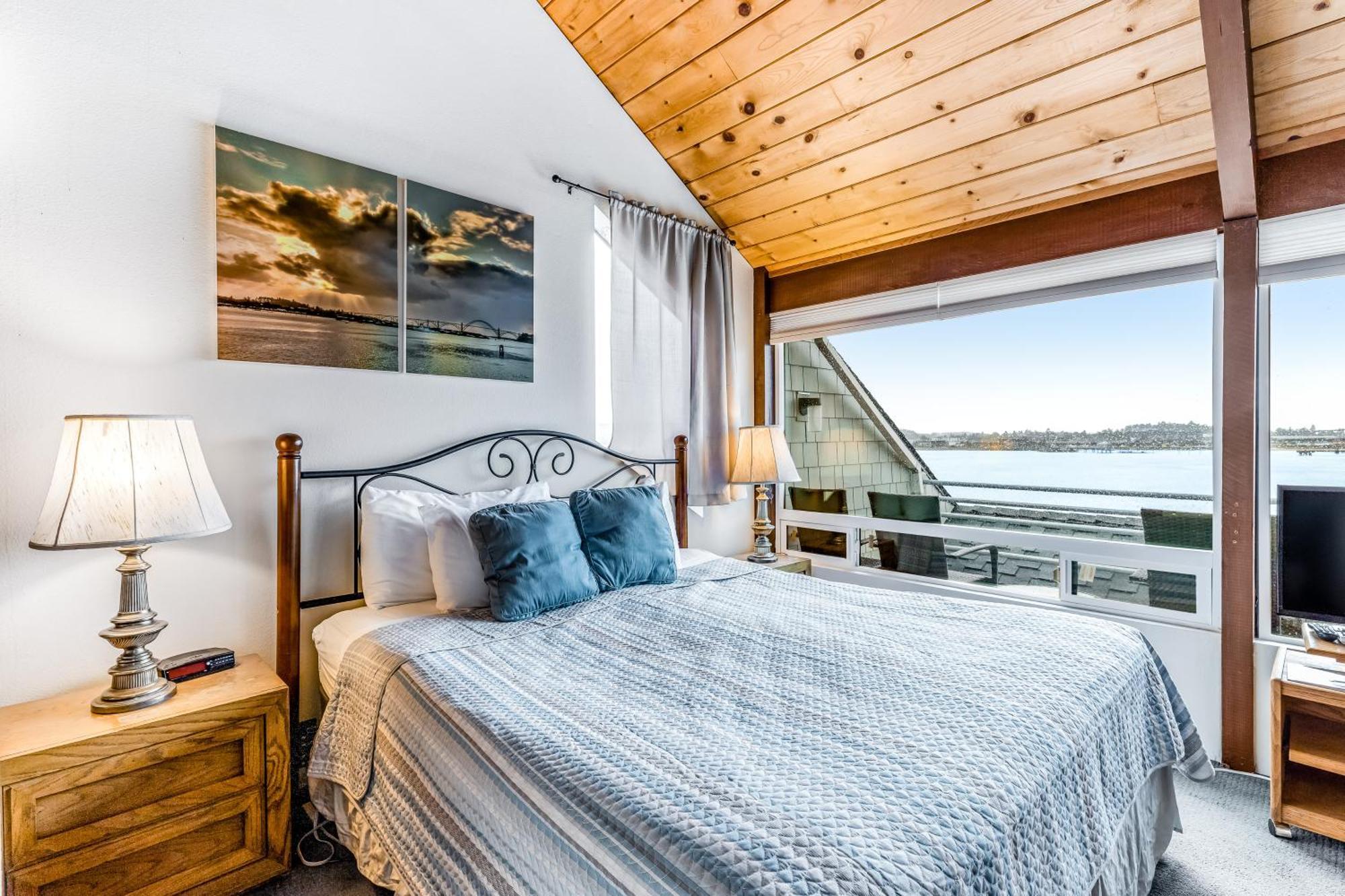 The Embarcadero Condos Newport Room photo